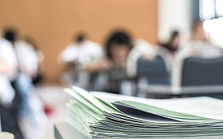 Maturzyści piszą dziś egzamin z matematyki. Są dwa rodzaje testów Maturzyści piszą dziś egzamin z matematyki. Są dwa rodzaje testów